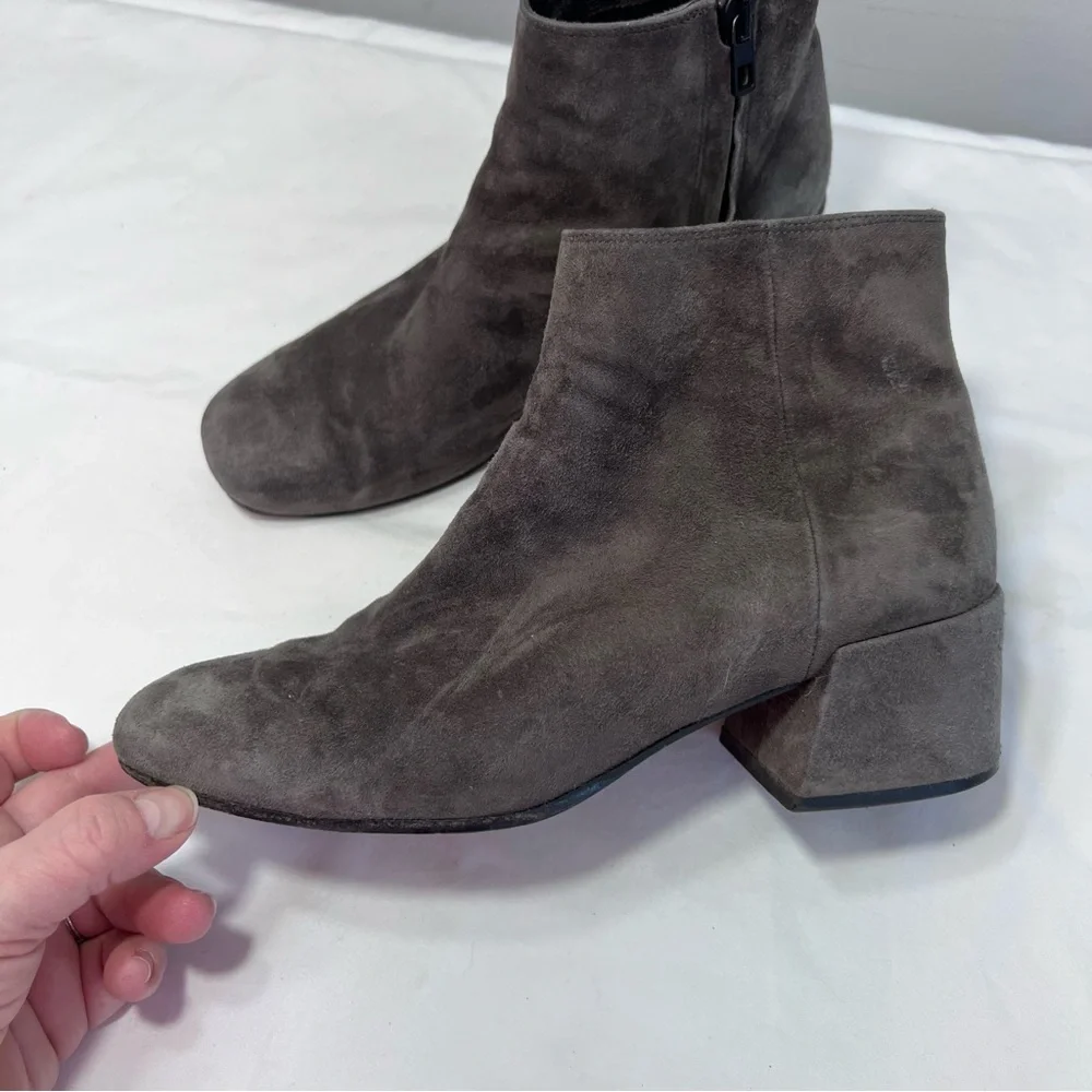 Vince Blakely gray suede ankle boots block heel side zip size 7